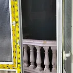 بالقرب من الاهرامات المصريه